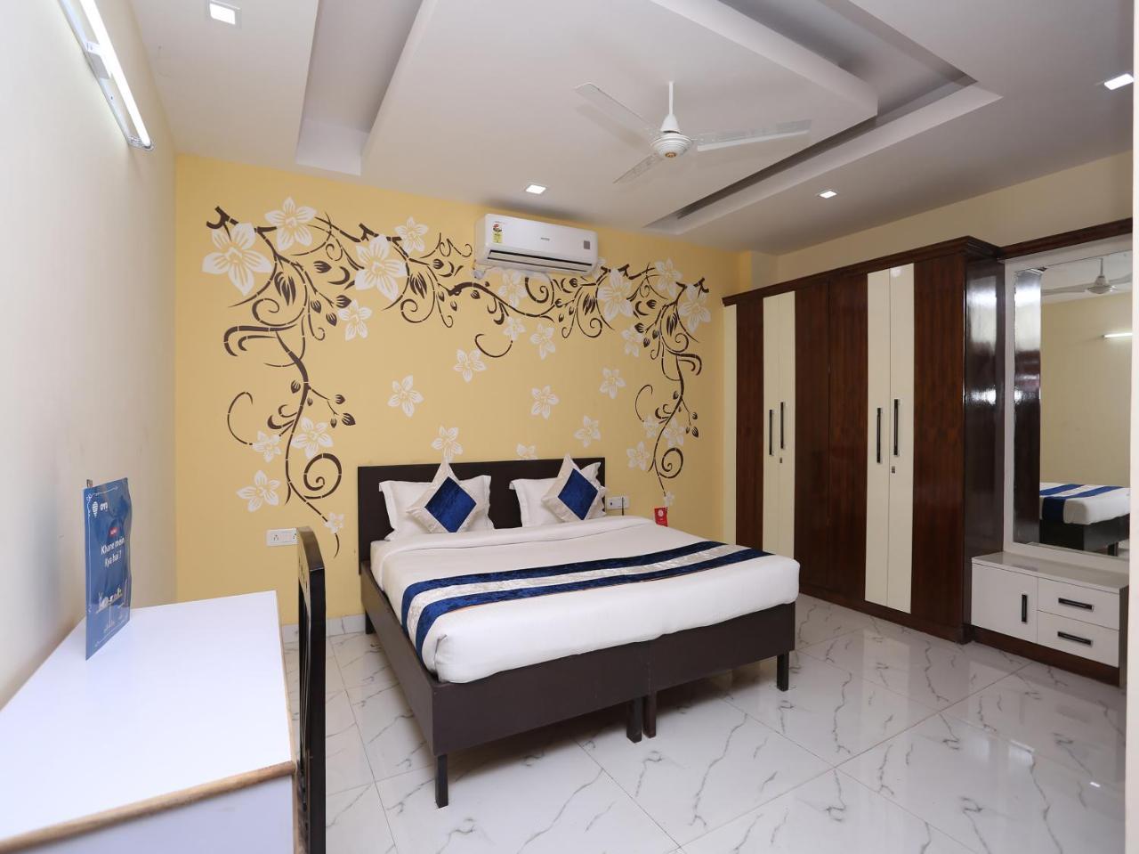 Oyo 10008 Hotel Golden Tree Дели Экстерьер фото