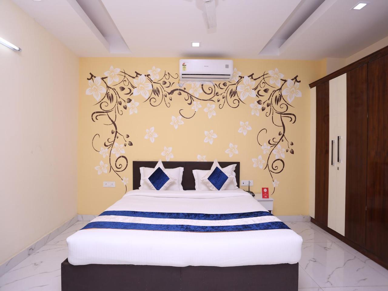 Oyo 10008 Hotel Golden Tree Дели Экстерьер фото