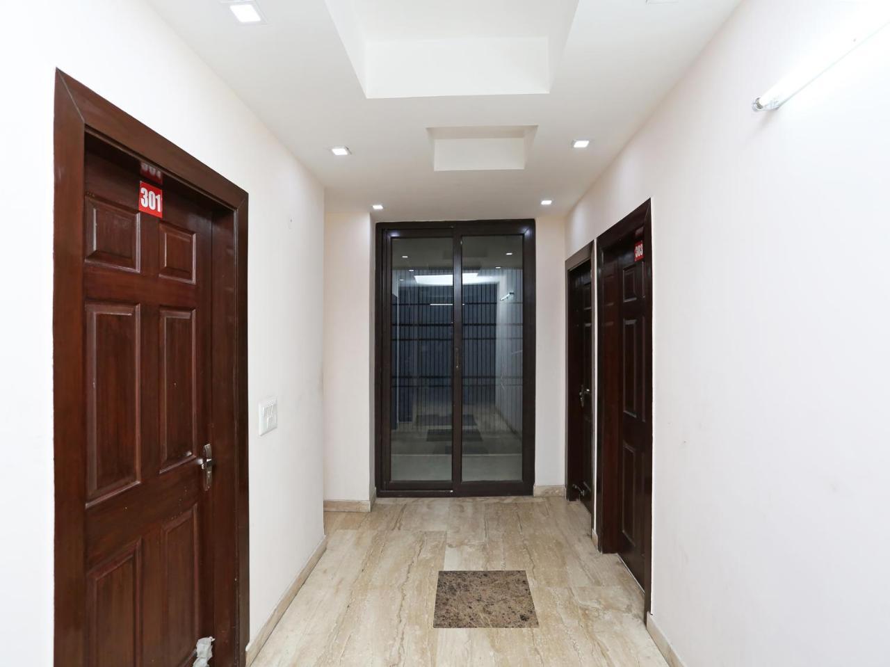 Oyo 10008 Hotel Golden Tree Дели Экстерьер фото