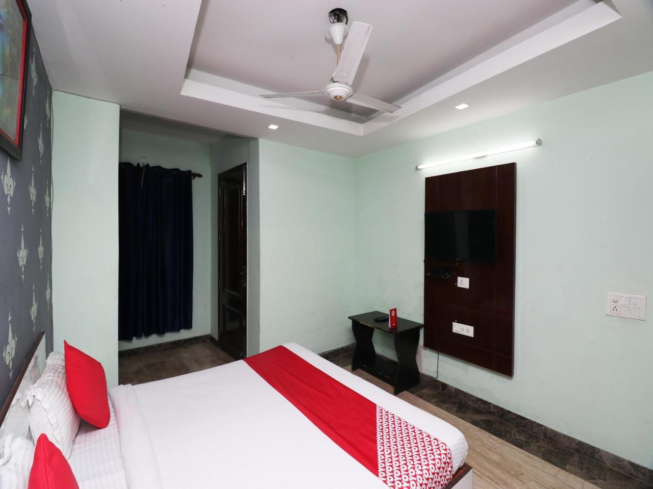Oyo 10008 Hotel Golden Tree Дели Экстерьер фото