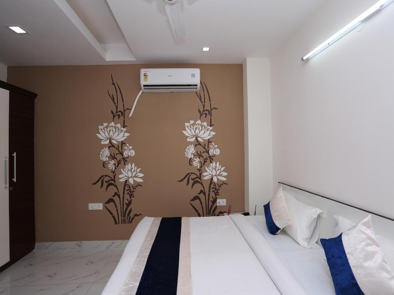 Oyo 10008 Hotel Golden Tree Дели Экстерьер фото