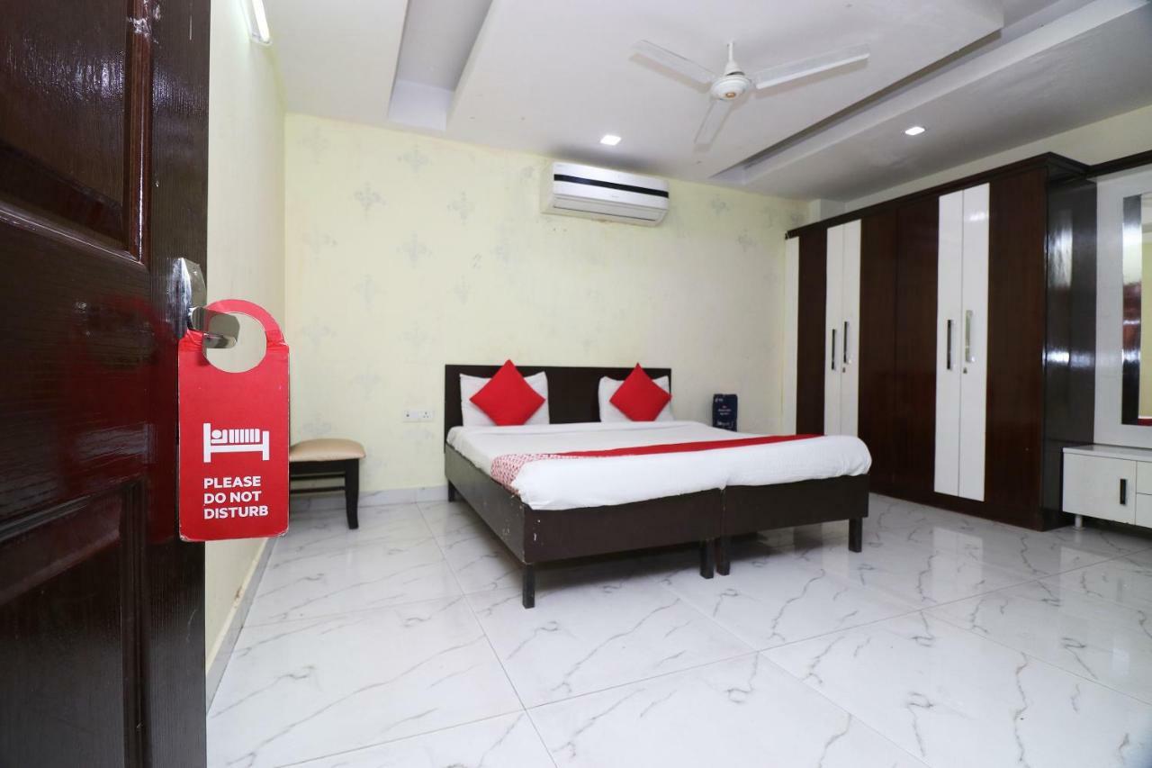 Oyo 10008 Hotel Golden Tree Дели Экстерьер фото